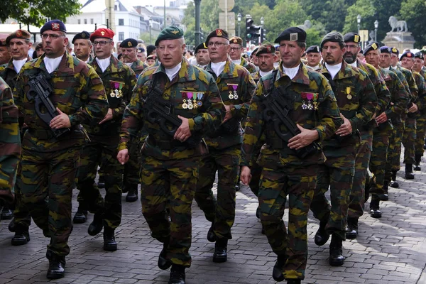 Бельгійські Сили Армії Спостерігаються Під Час Військового Параду Бельгійському Національному — стокове фото