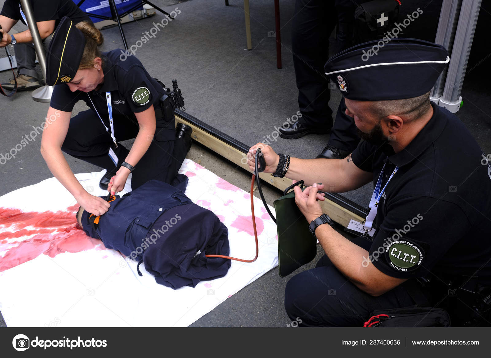 Policewoman Explains Technique Use Tourniquet Stop Bleed Arm