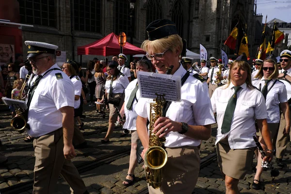 Uma Banda Apresenta Durante Desfile Militar Dia Nacional Belga Bruxelas — Fotografia de Stock