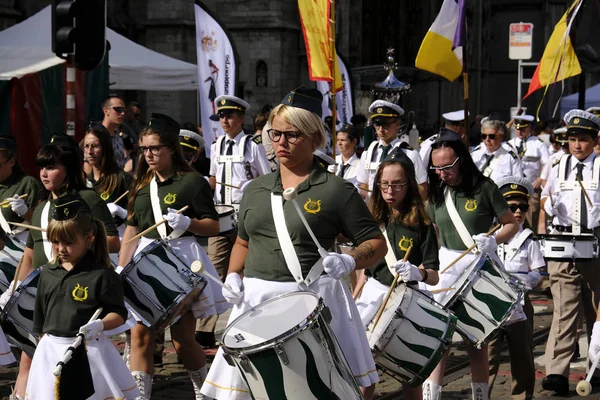 Una Banda Actúa Durante Desfile Militar Día Nacional Belga Bruselas — Foto de Stock