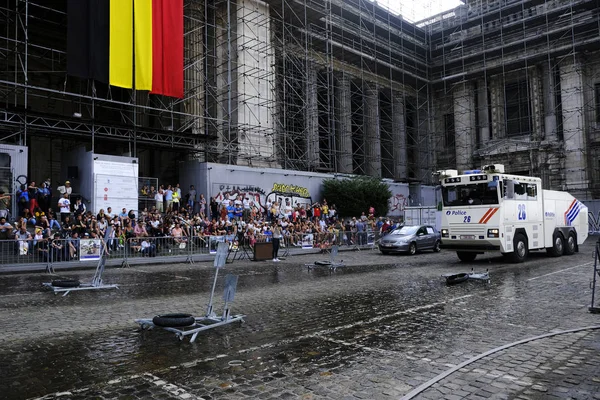 Uma Demonstração Canhão Água Polícia Durante Festividades Dia Nacional Belga — Fotografia de Stock