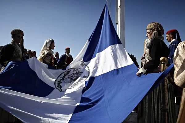 Des Gardes Présidentiels Grecs Tiennent Devant Temple Parthénon Sommet Colline — Photo