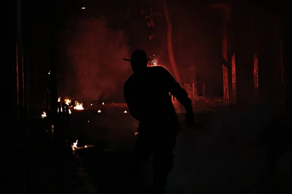 Ativistas Lançam Coquetéis Molotov Incendeiam Durante Confrontos Com Polícia Choque — Fotografia de Stock
