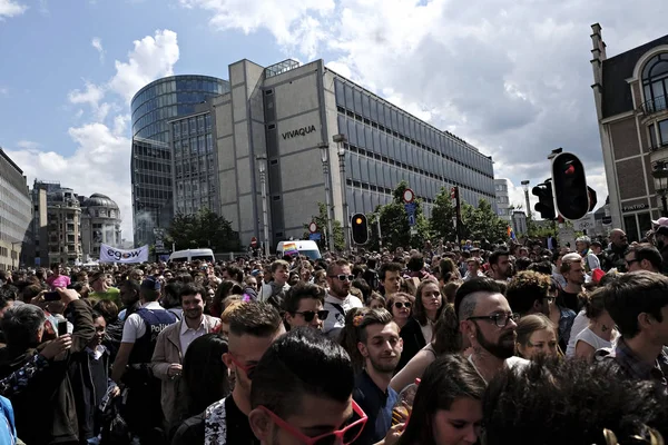 Marcha Los Participantes Durante Desfile Del Orgullo Gay Belga Bruselas — Foto de Stock