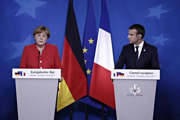 Niemiecka Kanclerz Angela Merkel Lewej Prezydent Francji Emmanuel Macron Przemawiać — Zdjęcie stockowe