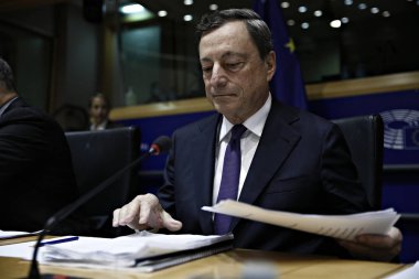 Avrupa Merkez Bankası Başkanı Mario Draghi Brüksel 'de Avrupa Parlamentosu ekonomik ve parasal Işler Komitesi 'nde 29 Mayıs 2017 tarihinde bir konuşma yapmaktadır..