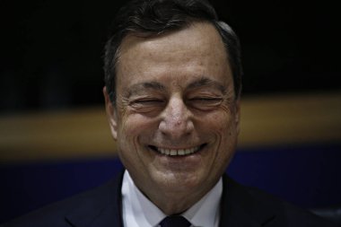 Avrupa Merkez Bankası Başkanı Mario Draghi Brüksel 'de Avrupa Parlamentosu ekonomik ve parasal Işler Komitesi 'nde 29 Mayıs 2017 tarihinde bir konuşma yapmaktadır..