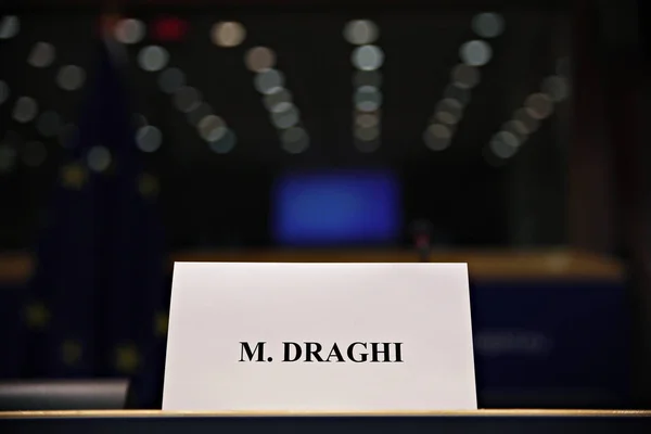 Prezes Europejskiego Banku Centralnego Mario Draghi Wygłasza Przemówienie Komisji Gospodarczej — Zdjęcie stockowe