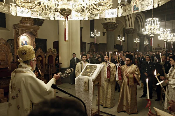 Ortodoxo Adorador Cristiano Celebra Velas Durante Una Misa Vigilia Pascua —  Fotos de Stock