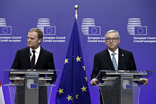 Japans Premiärminister Shinzo Abe Välkomnas Rådets Ordförande Donald Tusk Och — Stockfoto