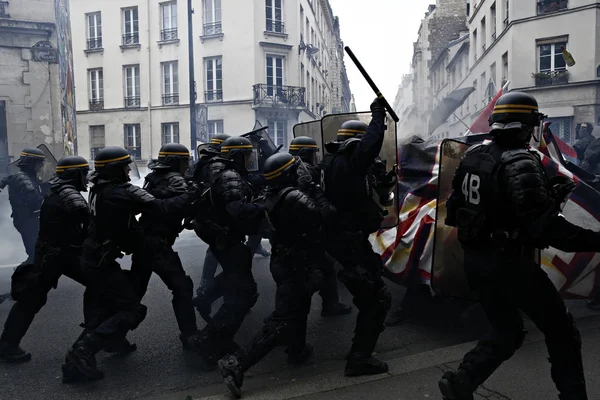 Παρίσι Σεπτέμβριος 2016 Αντιφασίστες Συγκρούστηκαν Την Αστυνομία Ταραχών Κατά Διάρκεια — Φωτογραφία Αρχείου