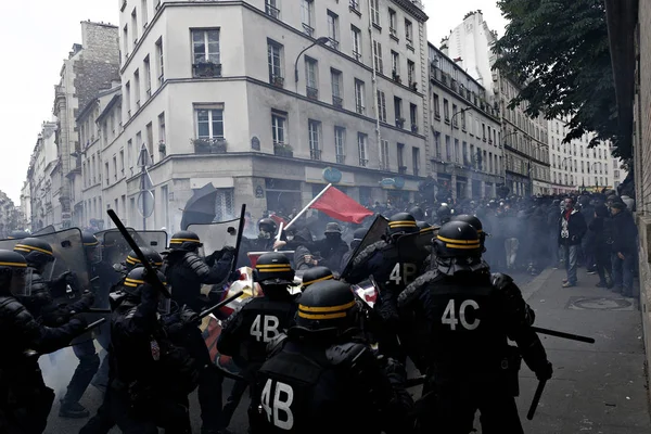 Париж Feance Июня 2016 Антифашисты Столкнулись Омоном Время Марша Годовщину — стоковое фото