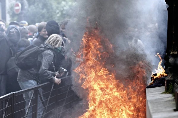 Παρίσι Σεπτέμβριος 2016 Αντιφασίστες Συγκρούστηκαν Την Αστυνομία Ταραχών Κατά Διάρκεια — Φωτογραφία Αρχείου