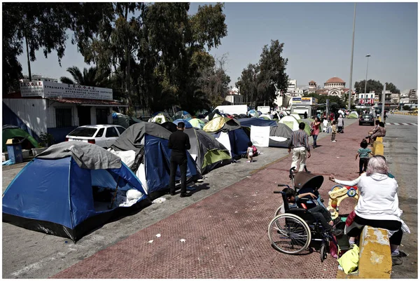 Uprchlíci a migranti v přístavu Pireus/ — Stock fotografie