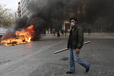 12 Şubat 2016'da Atina'da Tarım bakanlığı dışında planlanan emeklilik reformlarını protesto etmek için Girit bölgesinden Yunan çiftçiler polisle çatıştı.