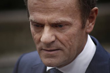 AB Konseyi Başkanı Donald Tusk, 20 Ekim 2016'da Belçika'nın başkenti Brüksel'de basın toplantısı düzenledi. AB Liderleri, Suriye'deki rolü de dahil olmak üzere göç, ticaret ve Rusya'yı tartışmak üzere iki günlük bir zirve için bir araya geldi. 
