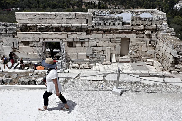 Les Touristes Visitent Colline Acropole Athènes Grèce Sur Junon 2016 — Photo