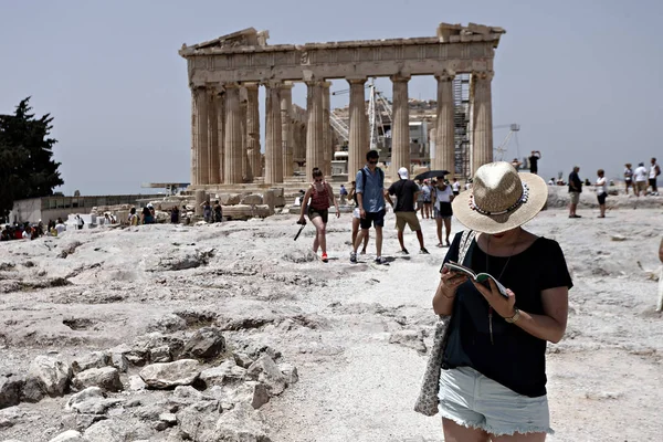 Touristen Besuchen Den Akropolis Hügel Athens Griechenland Jun 2016 — Stockfoto