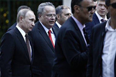 Rusya Devlet Başkanı Vladimir Putin, Cumhurbaşkanlığı Köşkü'nden Maximos Köşkü'ne yürüyor, Atina, Yunanistan 27 Mayıs 2016. 