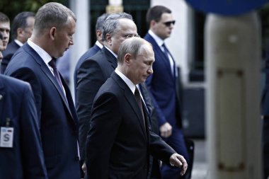 Rusya Devlet Başkanı Vladimir Putin, Cumhurbaşkanlığı Köşkü'nden Maximos Köşkü'ne yürüyor, Atina, Yunanistan 27 Mayıs 2016. 