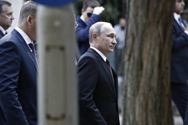 Rusya Devlet Başkanı Vladimir Putin, Cumhurbaşkanlığı Köşkü'nden Maximos Köşkü'ne yürüyor, Atina, Yunanistan 27 Mayıs 2016. 
