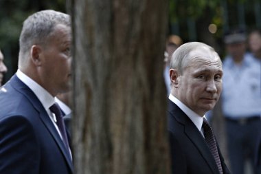 Rusya Devlet Başkanı Vladimir Putin, Cumhurbaşkanlığı Köşkü'nden Maximos Köşkü'ne yürüyor, Atina, Yunanistan 27 Mayıs 2016. 