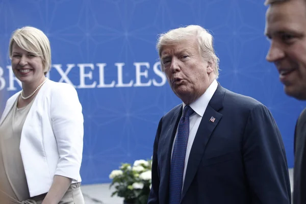 도널드 트럼프 대통령과 영부인 멜라니아 트럼프 여사가 2018년 11일 벨기에 — 스톡 사진