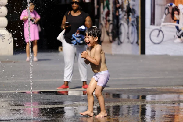 Heat wave in Brussels, Belgium — Stock Photo, Image