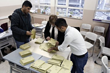 Officials count votes at a polling station in Istanbul, Turkey on Nov. 1, 2015