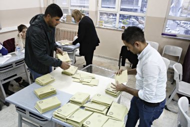 Officials count votes at a polling station in Istanbul, Turkey on Nov. 1, 2015