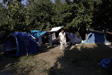 Bazı 1500 göçmenlerin ve mültecilerin Atina 'da, Yunanistan 'da, 3 Ağustos 2015 tarihinde yer alan bir kampta yaşayan Pedion tou Areos parkında mülteci ve göçmen bir kampta