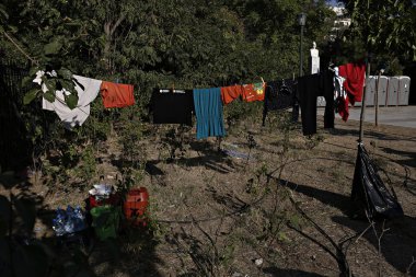 Bazı 1500 göçmenlerin ve mültecilerin Atina 'da, Yunanistan 'da, 3 Ağustos 2015 tarihinde yer alan bir kampta yaşayan Pedion tou Areos parkında mülteci ve göçmen bir kampta