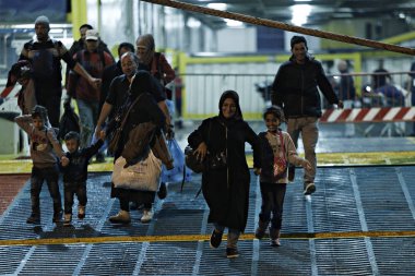 Bazı 1500 göçmenlerin ve mültecilerin Atina 'da, Yunanistan 'da, 3 Ağustos 2015 tarihinde yer alan bir kampta yaşayan Pedion tou Areos parkında mülteci ve göçmen bir kampta