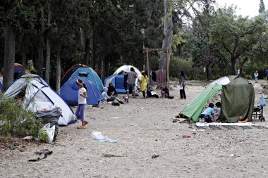 Bazı 1500 göçmenlerin ve mültecilerin Atina 'da, Yunanistan 'da, 10 Ağustos 2015 tarihinde yer alan bir kampta yaşayan Pedion tou Areos parkında mülteci ve göçmen bir kampta