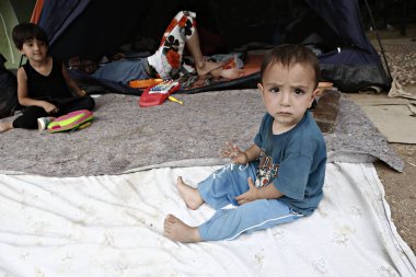 Bazı 1500 göçmenlerin ve mültecilerin Atina 'da, Yunanistan 'da, 10 Ağustos 2015 tarihinde yer alan bir kampta yaşayan Pedion tou Areos parkında mülteci ve göçmen bir kampta