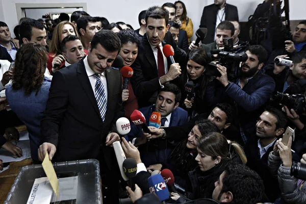 Társ Vezetője Törökország Pro Kurd Népek Demokrata Párt Selahattin Demirtas — Stock Fotó