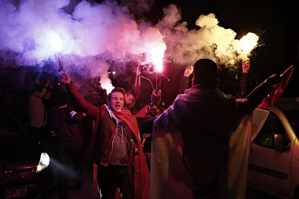 Zwolennicy Party Zbierają Się Centrali Party Aby Świętować Zwycięstwo Wyborcze — Zdjęcie stockowe