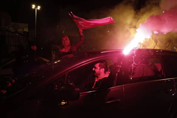 Supporters Van Partij Verzamelen Partij Hoofdkwartier Vieren Van Hun Partij — Stockfoto