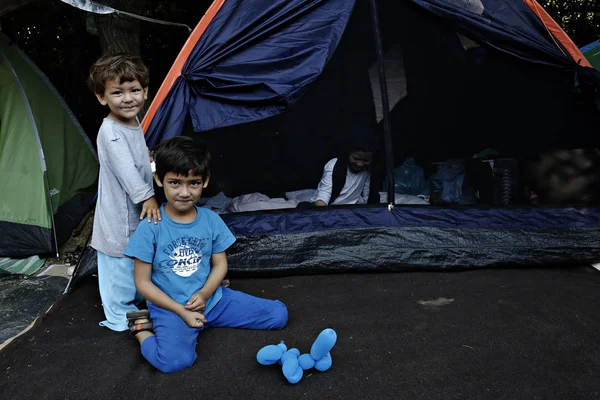 Uprchlíci Migranti Provizorním Táboře Parku Pedion Areos Kde Žije Asi — Stock fotografie