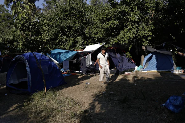 Uprchlíci Migranti Provizorním Táboře Parku Pedion Areos Kde Žije Asi — Stock fotografie