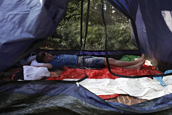 Uprchlíci Migranti Provizorním Táboře Parku Pedion Areos Kde Žije Asi — Stock fotografie