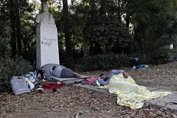 Uprchlíci Migranti Provizorním Táboře Parku Pedion Areos Kde Žije Asi — Stock fotografie