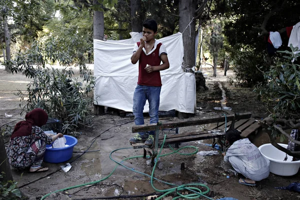 Refugiados Migrantes Campamento Improvisado Parque Pedion Tou Areos Donde Viven — Foto de Stock