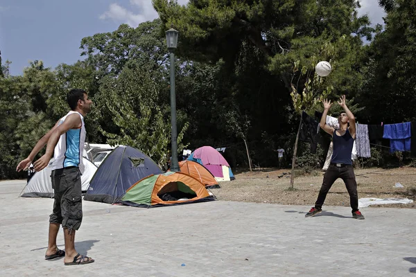 Refugiados Migrantes Campamento Improvisado Parque Pedion Tou Areos Donde Viven — Foto de Stock