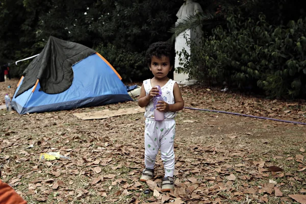 Rifugiati Migranti Campo Improvvisato Nel Parco Pedion Tou Areos Dove — Foto Stock