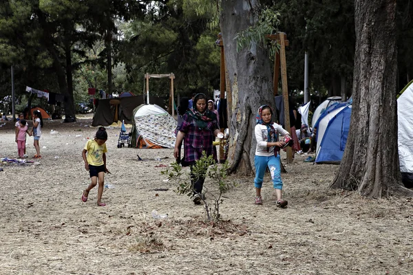 Uprchlíci Migranti Provizorním Táboře Parku Pedion Areos Kde Žije Asi — Stock fotografie