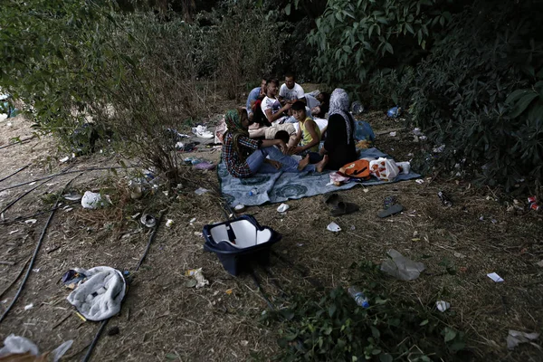 Refugiados Migrantes Campamento Improvisado Parque Pedion Tou Areos Donde Viven — Foto de Stock