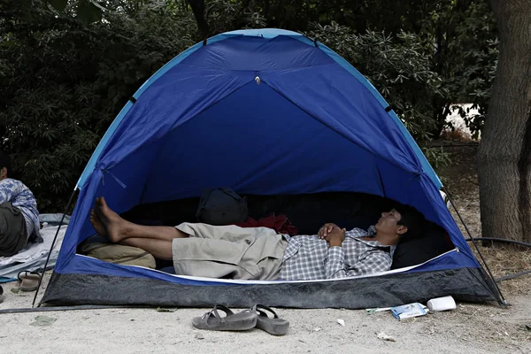 Πρόσφυγες Και Μετανάστες Ένα Αυτοσχέδιο Στρατόπεδο Στο Πάρκο Αράρεως Όπου — Φωτογραφία Αρχείου