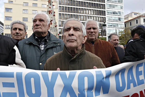 Nyugdíjasok Kiáltás Szlogenek Során Demonstráció Ellen Tervezett Nyugdíjreformok Athénban Görögországban — Stock Fotó