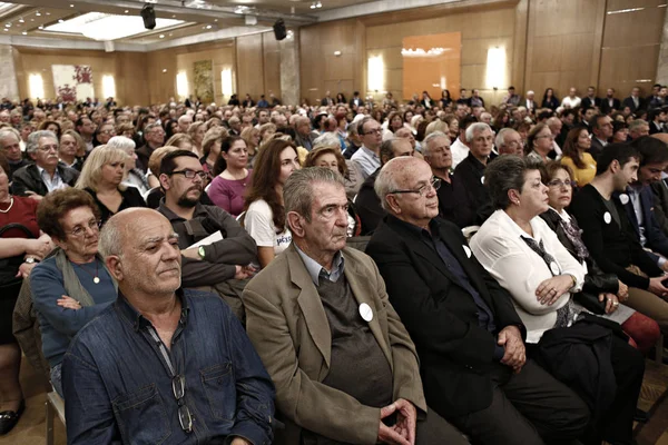 2015年11月20日 ギリシャのアテネで 新民主党のキリアコス ミソタキス大統領が支持者に対して選挙前のスピーチを行いました — ストック写真
